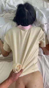 蛇腰嫩妹性爱自拍，打桩后入已被调教成小母狗了