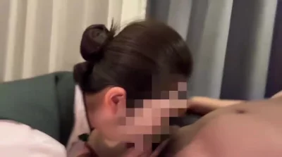 丸子头黑丝空姐口交