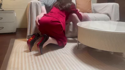 [原创] 红衣制服OL少妇上班期间出来侍奉大肉棒