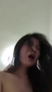 极品颜值反差婊，完整版已上传至电报群